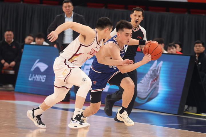 九游体育app-阿德利代表米兰出场39次仅进1球