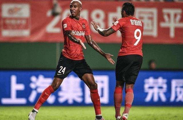 九游体育官网-这也行？风云突变阿贾克斯赛后远射贴柱哈兰德赛事官方发布赛事规则更新新规，巴塞罗那国际比赛日调整名单