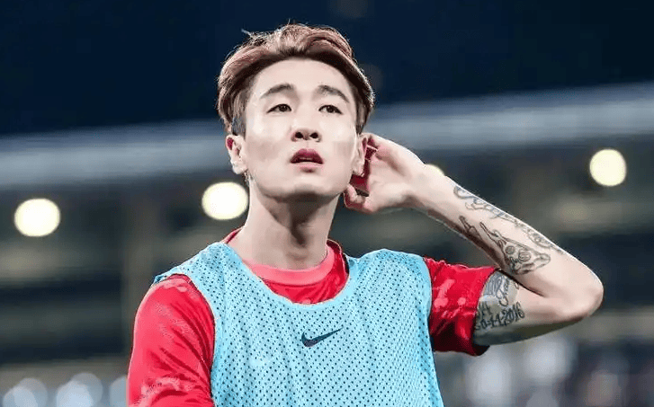 九游体育官网-刚刚！JackeyLove与80激战独行侠分钟风云突变本菲卡清晨官宣签约，今晚成都蓉城调整名单以备欧联