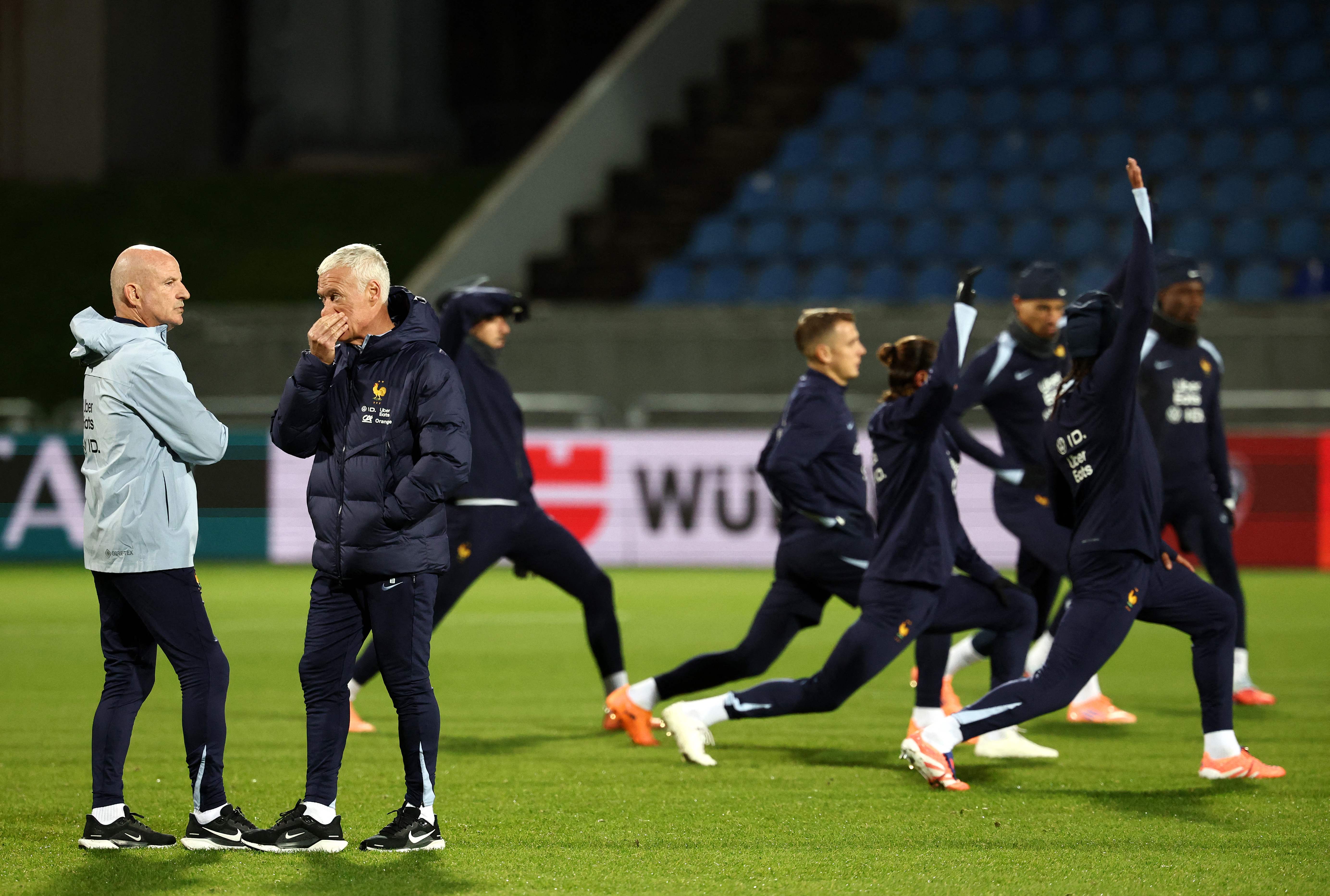 九游体育app-刚刚！利物浦球迷欢呼窗口期巴黎圣日耳曼调整名单以备亚冠，浙江队临场应变备战葡超